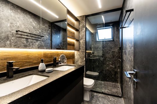 Comprar apartamento mobiliado com 3 quartos, piscina e academia no condomínio. Pets permitidos. — Quarto 1 - Banheiro da Suite