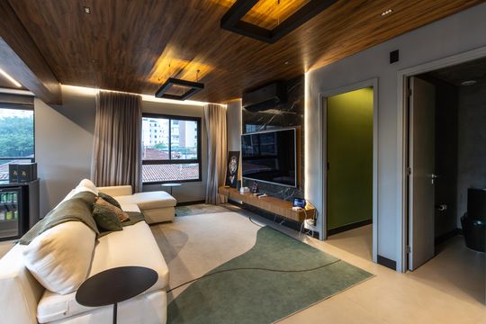 Comprar apartamento mobiliado com 3 quartos, piscina e academia no condomínio. Pets permitidos. — Sala