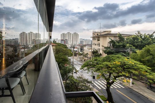 Comprar apartamento mobiliado com 3 quartos, piscina e academia no condomínio. Pets permitidos. — Vista do Apartamento