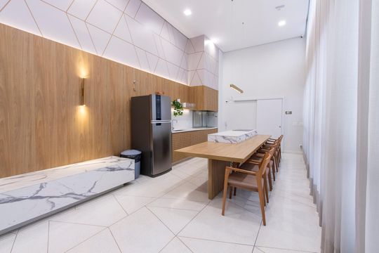 Comprar apartamento mobiliado com 3 quartos, piscina e academia no condomínio. Pets permitidos. — Salão de Festas