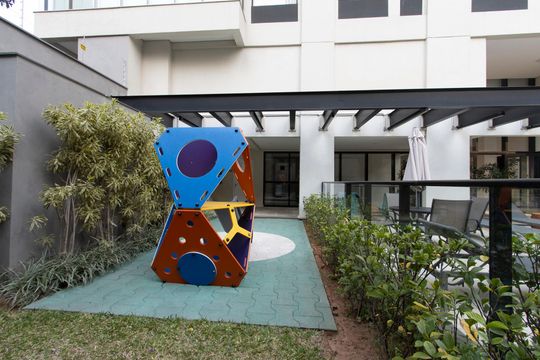 Comprar apartamento mobiliado com 3 quartos, piscina e academia no condomínio. Pets permitidos. — Playground