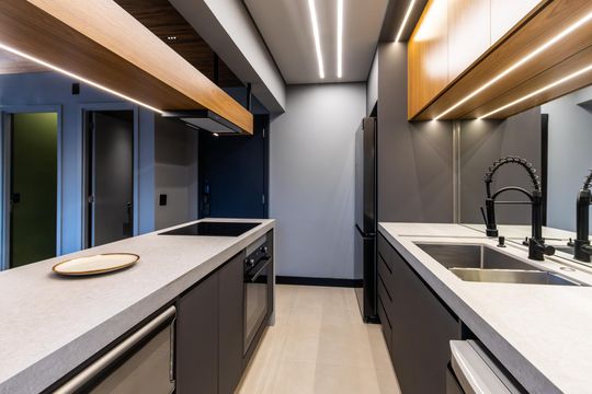 Comprar apartamento mobiliado com 3 quartos, piscina e academia no condomínio. Pets permitidos. — Cozinha