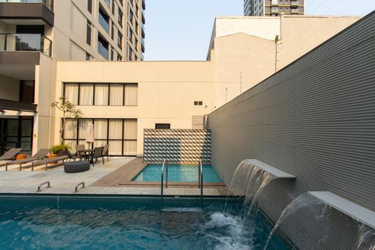 Comprar apartamento mobiliado com 3 quartos, piscina e academia no condomínio. Pets permitidos. — Piscina