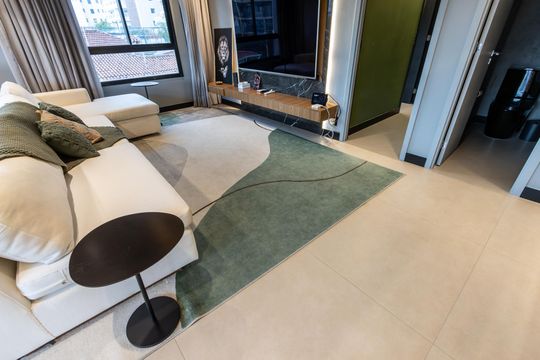 Comprar apartamento mobiliado com 3 quartos, piscina e academia no condomínio. Pets permitidos. — Sala