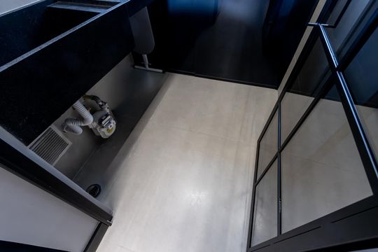 Comprar apartamento mobiliado com 3 quartos, piscina e academia no condomínio. Pets permitidos. — Área de Serviço