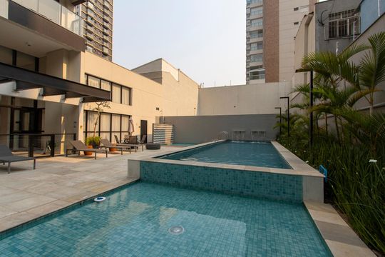 Comprar apartamento mobiliado com 3 quartos, piscina e academia no condomínio. Pets permitidos. — Piscina
