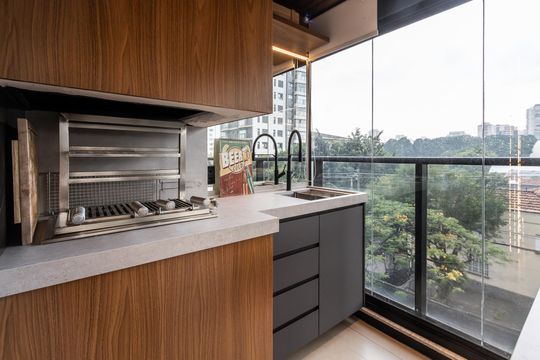 Comprar apartamento mobiliado com 3 quartos, piscina e academia no condomínio. Pets permitidos. — Varanda