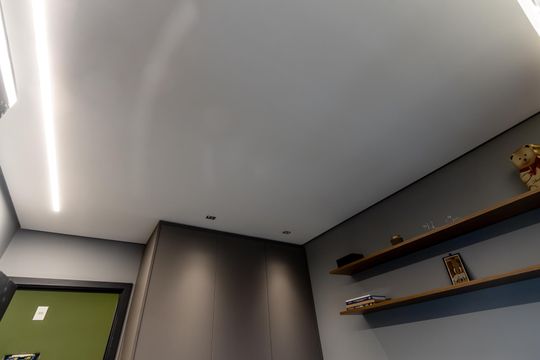 Comprar apartamento mobiliado com 3 quartos, piscina e academia no condomínio. Pets permitidos. — Quarto 3