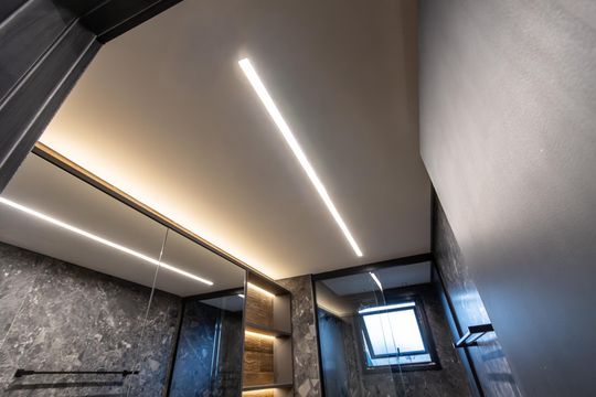 Comprar apartamento mobiliado com 3 quartos, piscina e academia no condomínio. Pets permitidos. — Quarto 1 - Banheiro da Suite