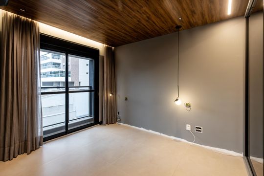 Comprar apartamento mobiliado com 3 quartos, piscina e academia no condomínio. Pets permitidos. — Quarto 1 - Suite
