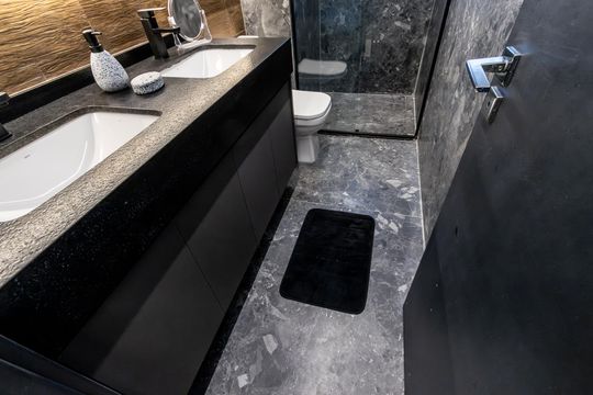 Comprar apartamento mobiliado com 3 quartos, piscina e academia no condomínio. Pets permitidos. — Quarto 1 - Banheiro da Suite