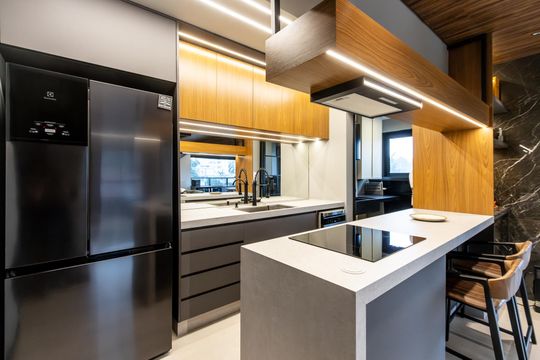 Comprar apartamento mobiliado com 3 quartos, piscina e academia no condomínio. Pets permitidos. — Cozinha