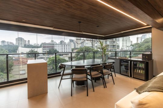 Comprar apartamento mobiliado com 3 quartos, piscina e academia no condomínio. Pets permitidos. — Varanda