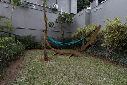 Comprar apartamento mobiliado com 3 quartos, piscina e academia no condomínio. Pets permitidos. — Redário