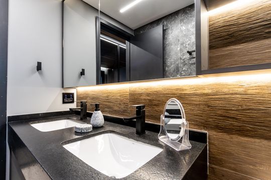 Comprar apartamento mobiliado com 3 quartos, piscina e academia no condomínio. Pets permitidos. — Quarto 1 - Banheiro da Suite