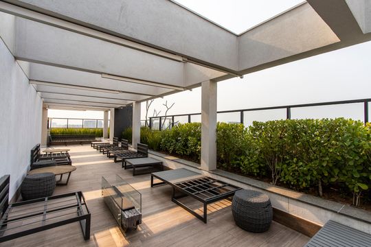 Comprar apartamento mobiliado com 3 quartos, piscina e academia no condomínio. Pets permitidos. — Rooftop