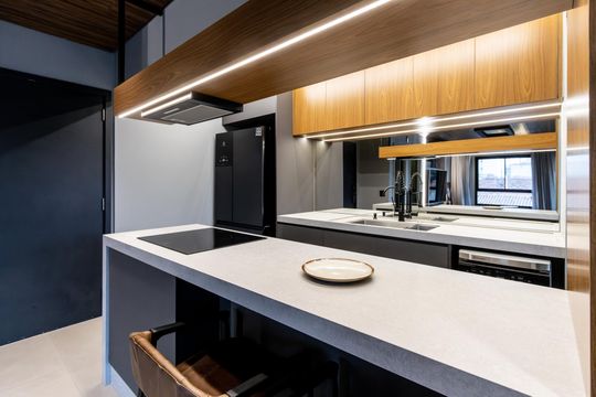 Comprar apartamento mobiliado com 3 quartos, piscina e academia no condomínio. Pets permitidos. — Cozinha
