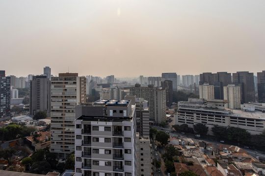 Comprar apartamento mobiliado com 3 quartos, piscina e academia no condomínio. Pets permitidos. — Vista do Rooftop