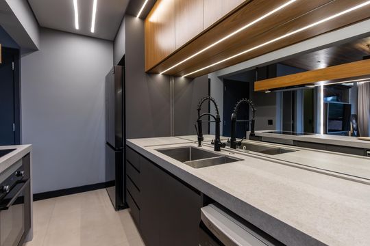 Comprar apartamento mobiliado com 3 quartos, piscina e academia no condomínio. Pets permitidos. — Cozinha