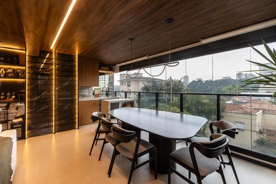 Comprar apartamento mobiliado com 3 quartos, piscina e academia no condomínio. Pets permitidos. — Varanda