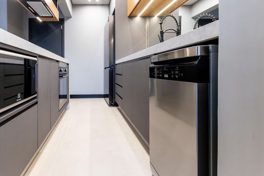 Comprar apartamento mobiliado com 3 quartos, piscina e academia no condomínio. Pets permitidos. — Cozinha