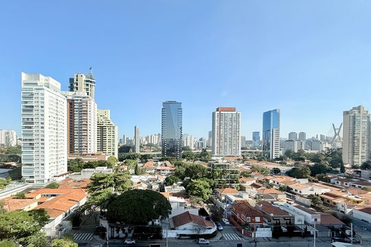 Apartamento no Brooklin com 2 suítes e churrasqueira, ideal para comprar e ter animais. — Vista Varanda Gourmet 