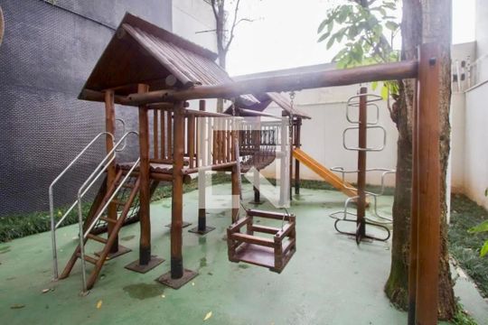 Apartamento no Brooklin com 2 suítes e churrasqueira, ideal para comprar e ter animais. — Playground 