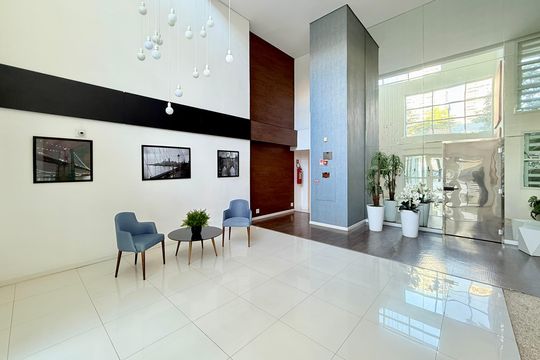Apartamento no Brooklin com 2 suítes e churrasqueira, ideal para comprar e ter animais. — Hall Social Bloco 