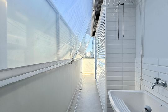 Apartamento no Brooklin com 2 suítes e churrasqueira, ideal para comprar e ter animais. — Área de Serviço
