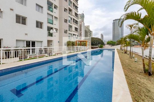 Apartamento no Brooklin com 2 suítes e churrasqueira, ideal para comprar e ter animais. — Piscina 