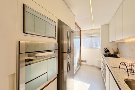 Apartamento no Brooklin com 2 suítes e churrasqueira, ideal para comprar e ter animais. — Cozinha