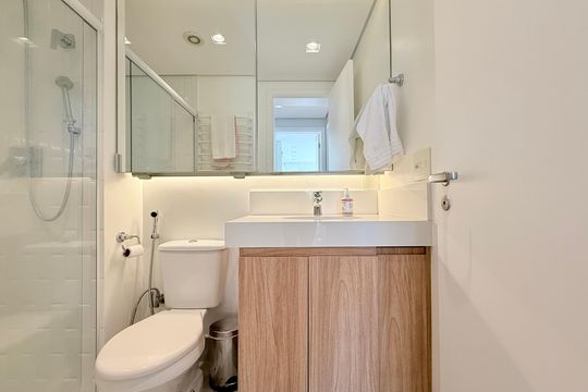 Apartamento no Brooklin com 2 suítes e churrasqueira, ideal para comprar e ter animais. — Banheiro Social 