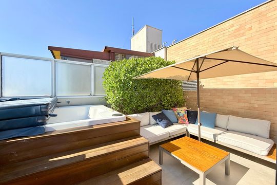 Apartamento no Brooklin com 2 suítes e churrasqueira, ideal para comprar e ter animais. — Varanda Gourmet 
