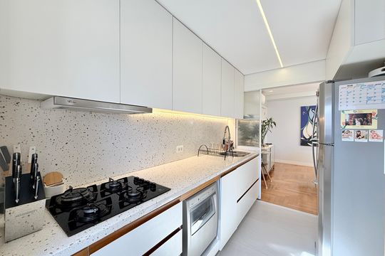 Apartamento no Brooklin com 2 suítes e churrasqueira, ideal para comprar e ter animais. — Cozinha
