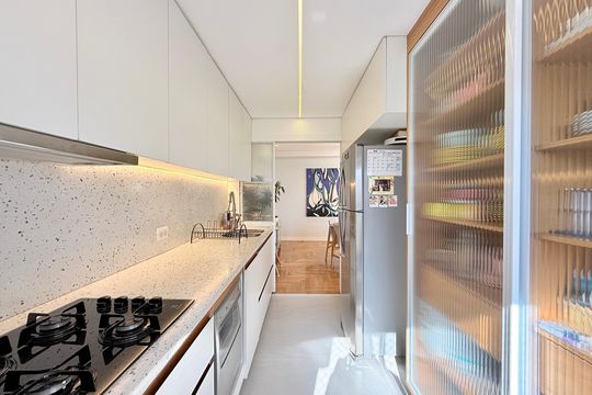 Apartamento no Brooklin com 2 suítes e churrasqueira, ideal para comprar e ter animais. — Cozinha