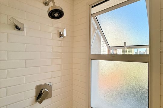 Apartamento no Brooklin com 2 suítes e churrasqueira, ideal para comprar e ter animais. — Banheiro Suíte 