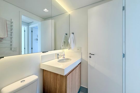 Apartamento no Brooklin com 2 suítes e churrasqueira, ideal para comprar e ter animais. — Banheiro Social 