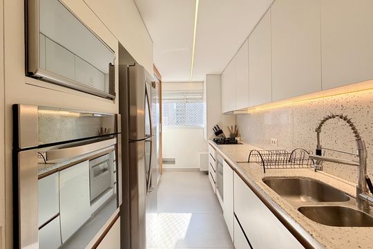 Apartamento no Brooklin com 2 suítes e churrasqueira, ideal para comprar e ter animais. — Cozinha 