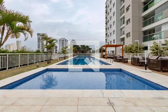 Apartamento no Brooklin com 2 suítes e churrasqueira, ideal para comprar e ter animais. — Piscina 