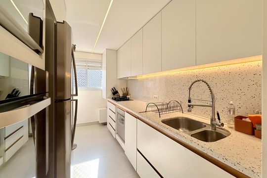 Apartamento no Brooklin com 2 suítes e churrasqueira, ideal para comprar e ter animais. — Cozinha