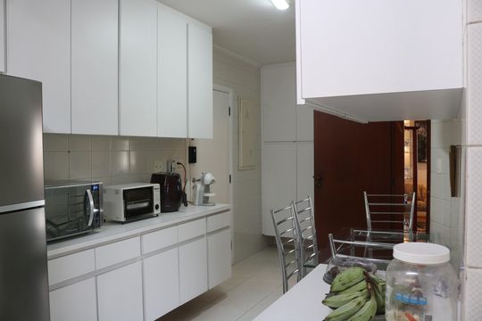 Compra apartamento em Pompeia com 3 quartos, piscina e churrasqueira. — Cozinha