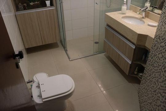 Compra apartamento em Pompeia com 3 quartos, piscina e churrasqueira. — Banheiro 1