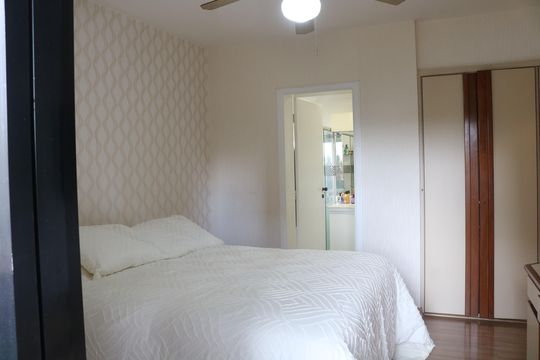 Compra apartamento em Pompeia com 3 quartos, piscina e churrasqueira. — Suíte