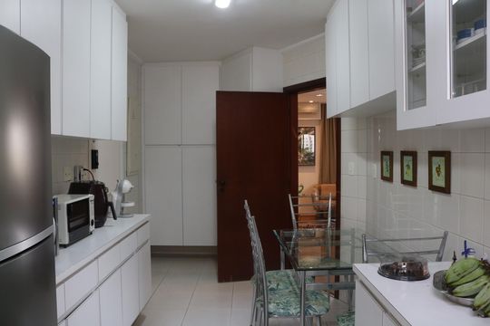 Compra apartamento em Pompeia com 3 quartos, piscina e churrasqueira. — Cozinha
