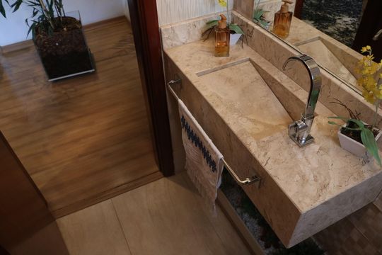 Compra apartamento em Pompeia com 3 quartos, piscina e churrasqueira. — Lavabo