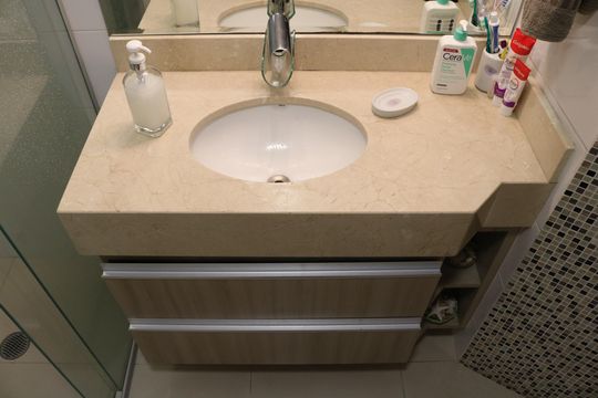 Compra apartamento em Pompeia com 3 quartos, piscina e churrasqueira. — Banheiro 1