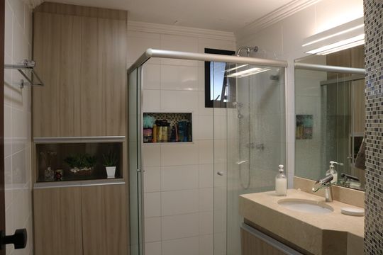 Compra apartamento em Pompeia com 3 quartos, piscina e churrasqueira. — Banheiro 1