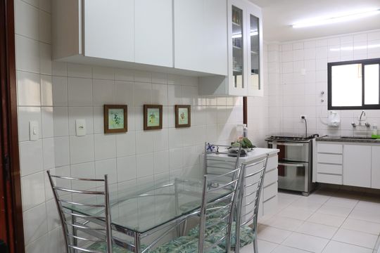 Compra apartamento em Pompeia com 3 quartos, piscina e churrasqueira. — Cozinha