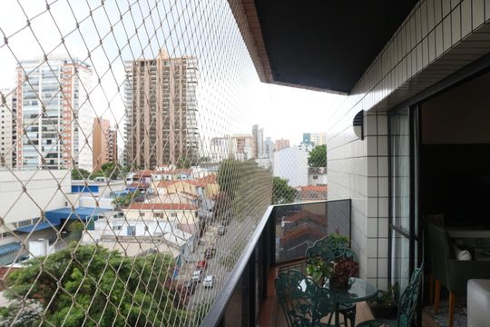 Compra apartamento em Pompeia com 3 quartos, piscina e churrasqueira. — Varanda