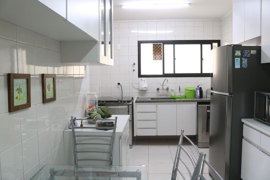 Compra apartamento em Pompeia com 3 quartos, piscina e churrasqueira. — Cozinha